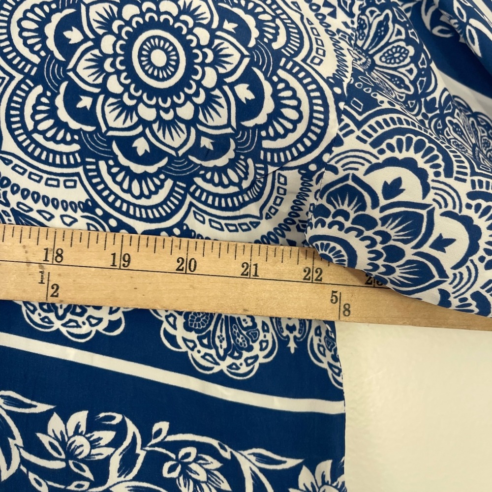 Tolani Onika Arabesque Top Blue White Long Sleeve Button Up Women's Size Small - Picture 9 of 9